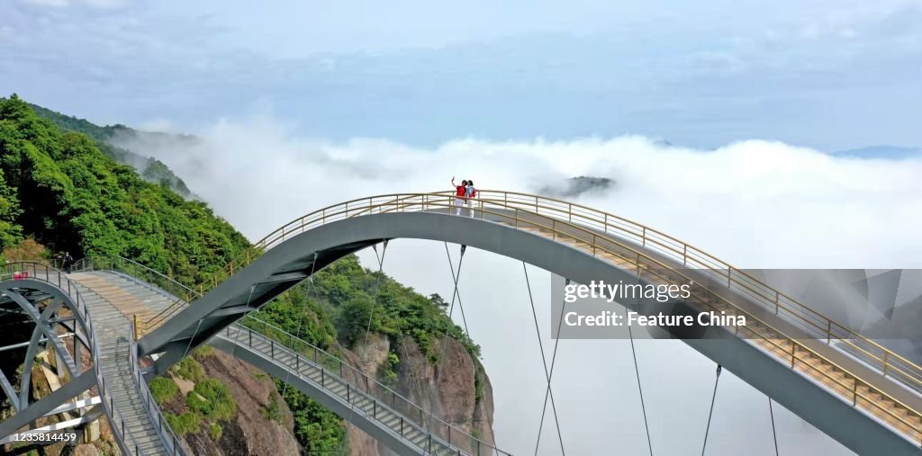 China Zhejiang Curvy Bridge