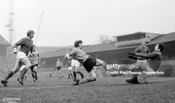 John Richards of Wolverhampton Wanderers shoots past Leicester City goalkeeper Peter Shilton during an FA Cup 3rd Round tie at Molineux on January...