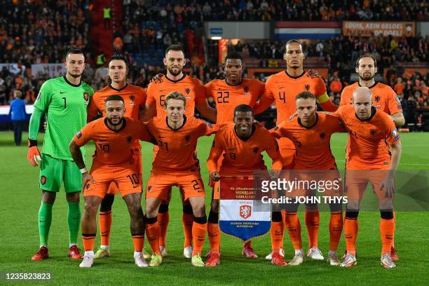 Netherlands' players, goalkeeper Justin Bijlow, forward Steven Berghuis, defender Stefan de Vrij, defender Denzel Dumfries, defender Virgil van Dijk,...