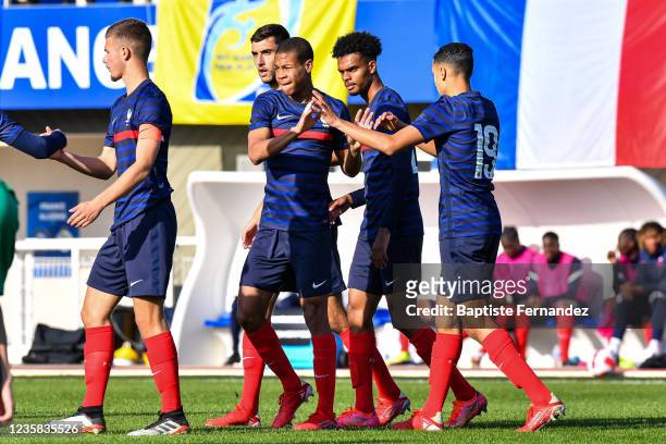Kevin DANOIS of France U18 celebrates his goal with team mates during the friendly international soccer match between France U18 and Algeria U18 at...