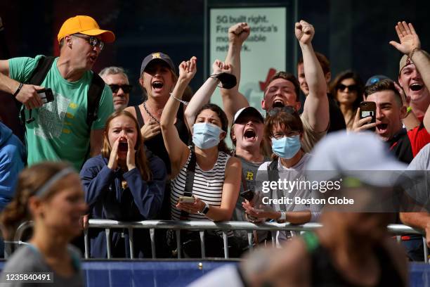 Spectators At The Races Street Race Spectators Photos and Premium High Res Pictures - Getty Images