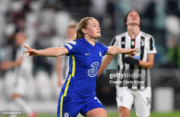 Erin Cuthbert of Chelsea FC Women celebrates goal during the UEFA Women's Champions League group A match between Juventus and Chelsea FC Women at...