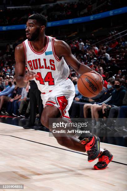 Patrick Williams of the Chicago Bulls drives to the basket during a preseason game against the Memphis Grizzlies on October 15, 2021 at United Center...
