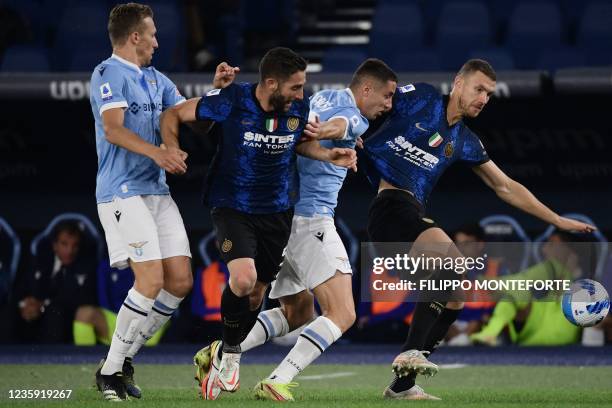 Lazio's Brazilian midfielder Lucas Leiva, Inter Milan's Italian midfielder Roberto Gagliardini, Lazio's Montenegrin midfielder Adam Marusic and Inter...