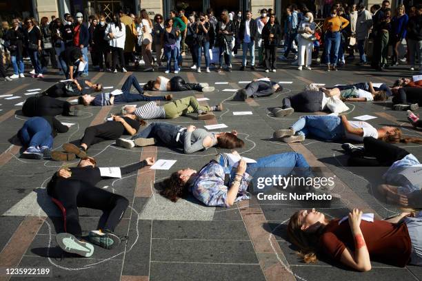 Women from the collective NousToutes organized a die-in in Toulouse to pay tribute to women victim of murder by their male partner and to ask more...