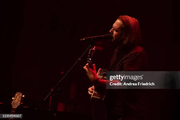 Gisbert zu Knyphausen performs live on stage during a concert at the Admiralspalast on October 16, 2021 in Berlin, Germany.