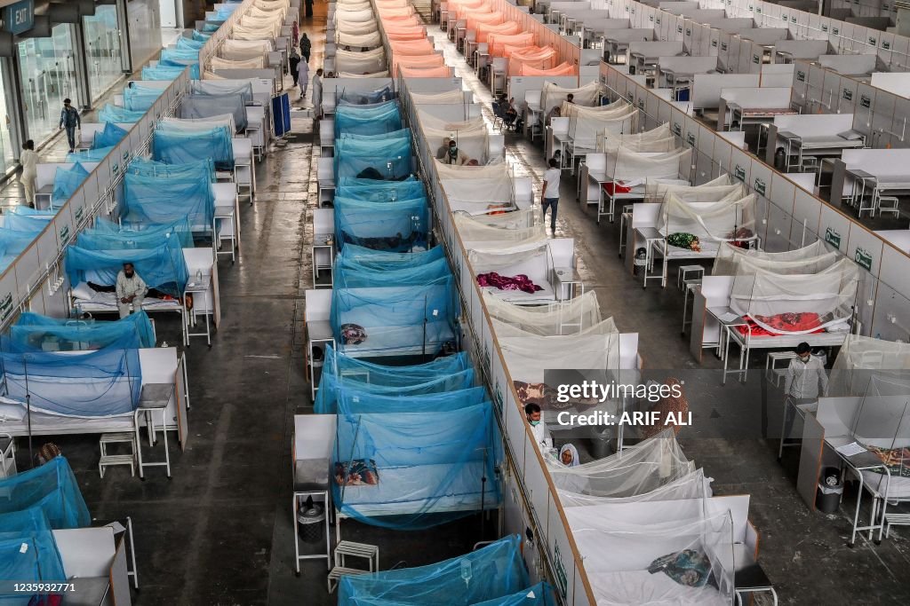 TOPSHOT-PAKISTAN-HEALTH-DENGUE