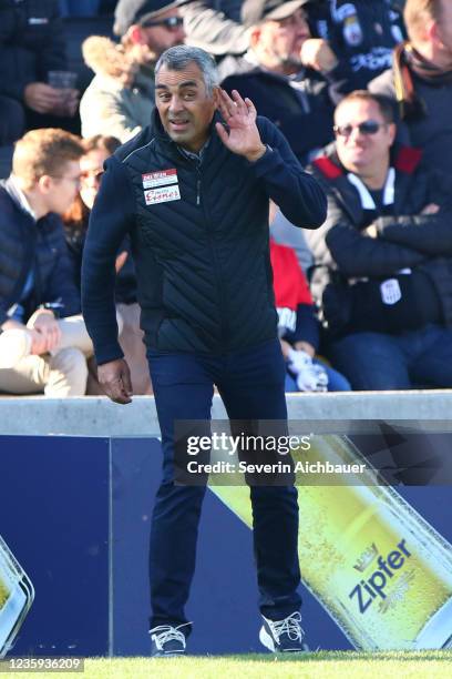 October 17: Head coach Robin Dutt of Wolfsberg during the Admiral Bundesliga match between LASK and Wolfsberger AC at Raiffeisen Arena on October 17,...