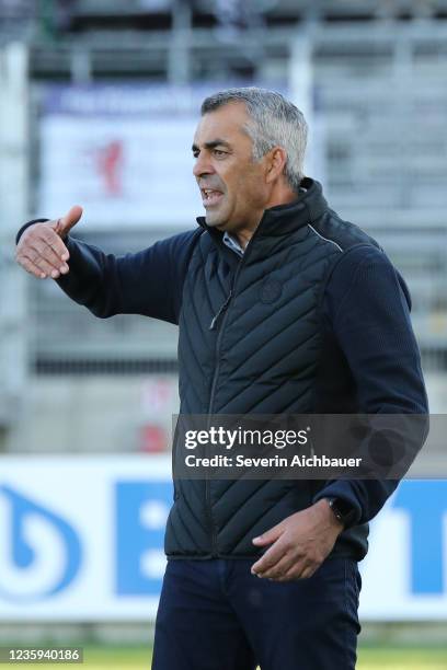 October 17: Head coach Robin Dutt of Wolfsberg during the Admiral Bundesliga match between LASK and Wolfsberger AC at Raiffeisen Arena on October 17,...