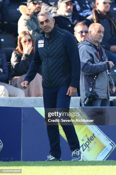 Head coach Robin Dutt of Wolfsberger during the Admiral Bundesliga match between LASK and Wolfsberger AC at Raiffeisen Arena on October 17, 2021 in...