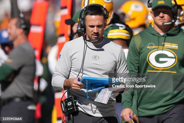 Green Bay Packers head coach Matt LaFleur reviews plays on hi Microsoft Surface Pro tablet during a game between the Green Bay Packers and the...