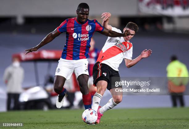 Julian Alvarez of River Plate fights for the ball with Cristian Zapata of San Lorenzo during a match between River Plate and San Lorenzo as part of...