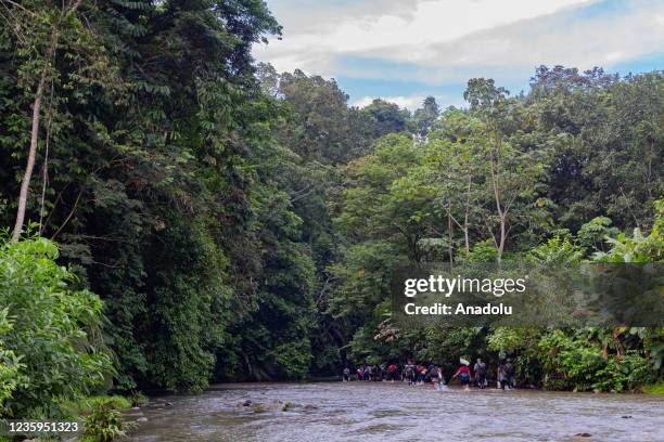 Migrants, most of them Haitians, cross the dangerous border between Panama and Colombia daily, taking their families with them, children, partners,...