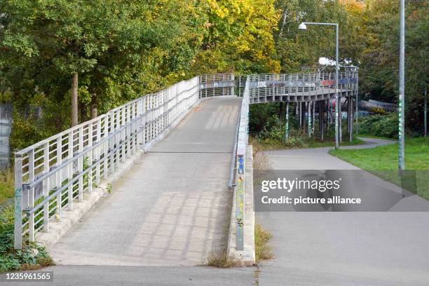 Pram Ramp Footpath Wheelchair On Ramp Photos and Premium High Res Pictures - Getty Images