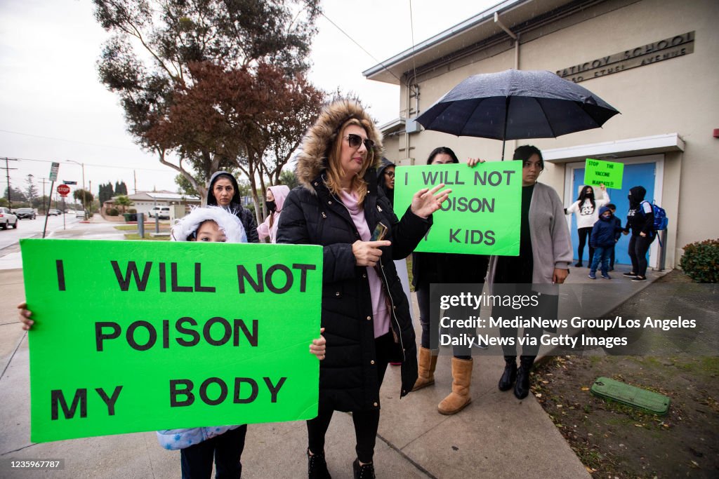 Parents Protest LAUSDs Vaccine Mandate