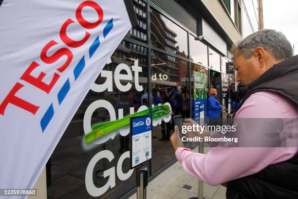 Tesco Code 908 Scanning Qr Code On Product Stock Photos, High-Res Pictures, and ...