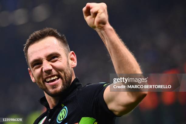 Inter Milan's Dutch defender Stefan de Vrij celebrates after scoring the 3-1 goal during the UEFA Champions League Group D football match between...