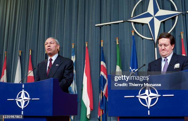 George Macneil Nato George Robertson Stock-Fotos und Bilder - Getty Images
