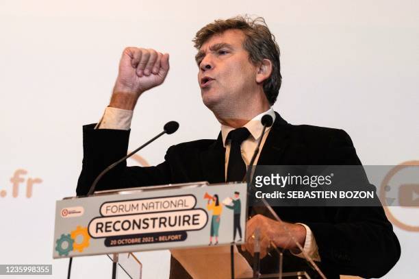 France's former PS Economy Minister and left-wing candidate for the presidential election Arnaud Montebourg delivers a speech during a national...