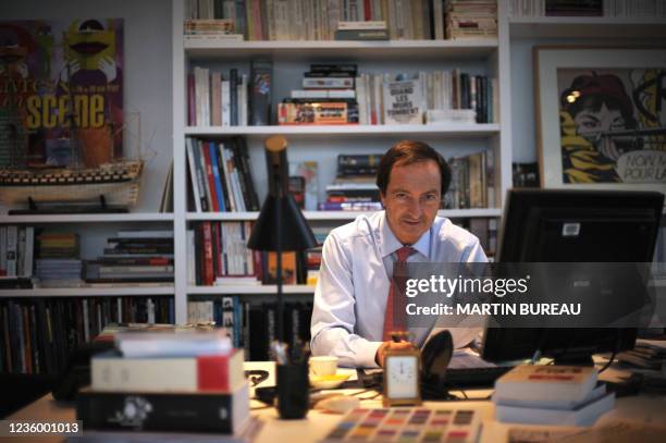 Michel-Edouard Leclerc, PDG du groupe de grande distribution du même nom pose à son bureau le 06 décembre 2007 à Ivry-Sur-Seine. AFP PHOTO MARTIN...
