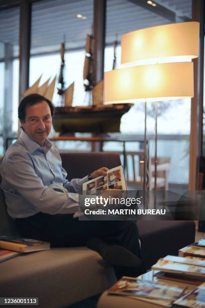 Michel-Edouard Leclerc, PDG du groupe de grande distribution du même nom pose à son bureau le 06 décembre 2007 à Ivry-Sur-Seine. AFP PHOTO MARTIN...