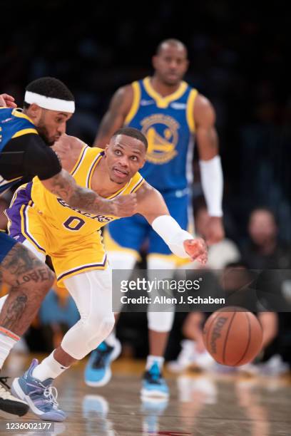 Los Angeles, CA Golden State Warriors guard Gary Payton II, left, battles new Los Angeles Lakers guard Russell Westbrook for a loose ball in the...
