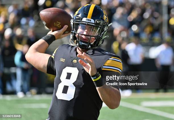Iowa left cornerback Matt Hankins warms up before a college football game between the Purdue University Boilermakers and the University of Iowa...