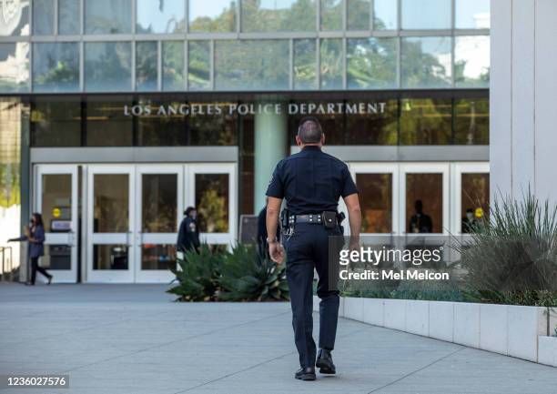 Member of the LAPD makes his way into their headquarters on 1st St. In downtown Los Angeles. Los Angeles will officially require its city workers to...