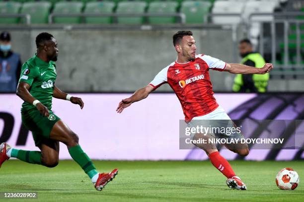 Sporting Braga's Spanish forward Abel Ruiz challenges Ludogorets Razgrad's Senegalese midfielder Stephane Badji during the UEFA Europa League Group F...