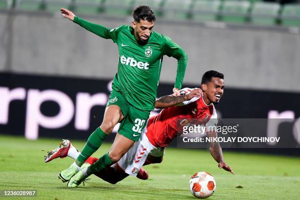 Ludogorets Razgrad's Portuguese defender Josue Sa challenges Sporting Braga's Brazilian midfielder Wenderson Galeno during the UEFA Europa League...