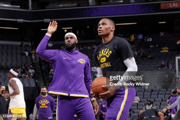 Russell Westbrook and LeBron James of the Los Angeles Lakers warm