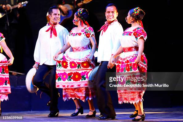 Dancers of the Ballet Folklorico de la Universidad de Guanajuato... News  Photo - Getty Images