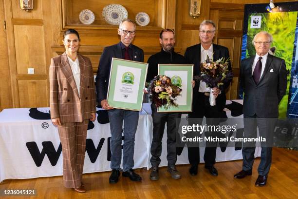 Crown Princess Victoria of Sweden and King Carl XVI Gustaf of Sweden pose for a picture with prize winners Johan Rockstrom, and Martin Green during...