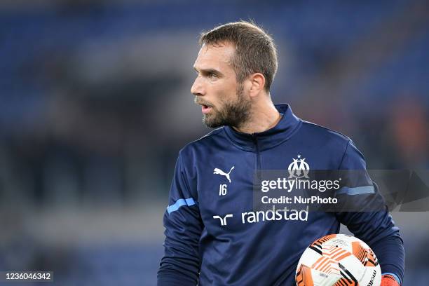 Pau Lopez of Olympique de Marseille looks on during the UEFA Europa League group E match between SS Lazio and Olympique de Marseille at Stadio...