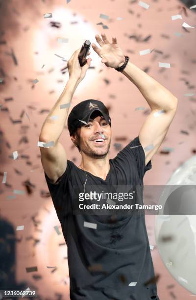 Enrique Iglesias performs at FTX Arena on October 22, 2021 in Miami, Florida.