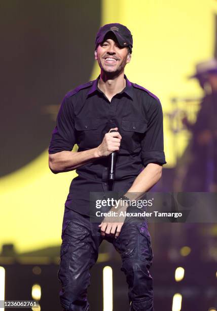 Enrique Iglesias performs at FTX Arena on October 22, 2021 in Miami, Florida.