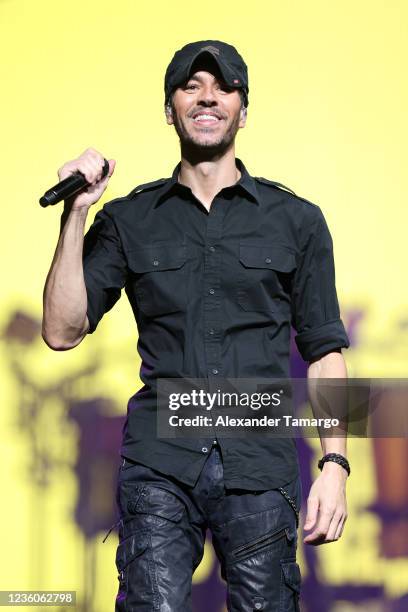 Enrique Iglesias performs at FTX Arena on October 22, 2021 in Miami, Florida.