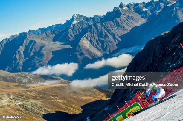 Nina O'Brien of USA competes during the Audi FIS Alpine Ski World Cup Women's Giant Slalom on October 23, 2021 in Soelden, Austria.