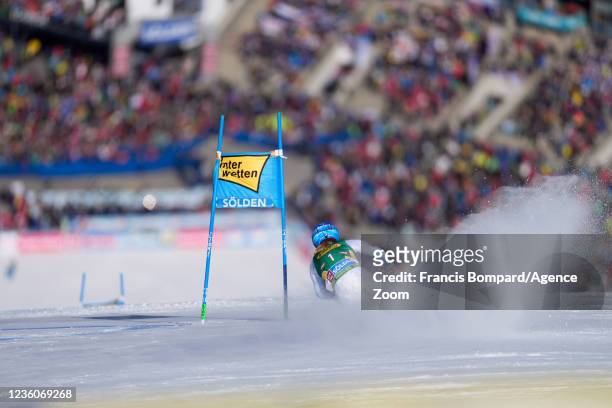 Mikaela Shiffrin of USA competes during the Audi FIS Alpine Ski World Cup Women's Giant Slalom on October 23, 2021 in Soelden, Austria.