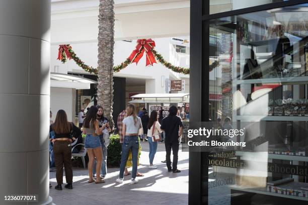 290 Fashion Valley Mall Stock Photos, High-Res Pictures, and Images - Getty  Images