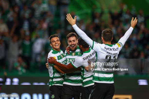 Sebastian Coates of Sporting CP celebrates scoring Sporting CP goal with his team mates during the Liga Portugal Bwin match between Sporting CP and...