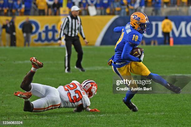 Shocky Jacques-Louis of the Pittsburgh Panthers avoids a tackle attempt by Andrew Booth Jr. #23 of the Clemson Tigers in the fourth quarter during...