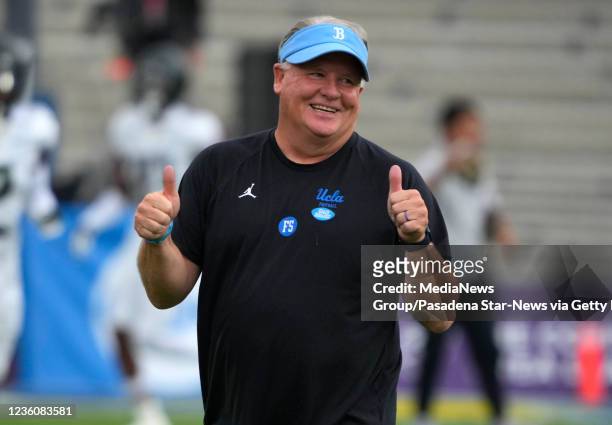 Pasadena, CA Head coach Chip Kelly of the UCLA Bruins gives the thumbs up prior to a NCAA Football game between the UCLA Bruins and the Oregon Ducks...