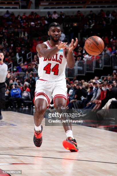 Patrick Williams of the Chicago Bulls passes in the game against the Detroit Pistons on October 23, 2021 at United Center in Chicago, Illinois. NOTE...