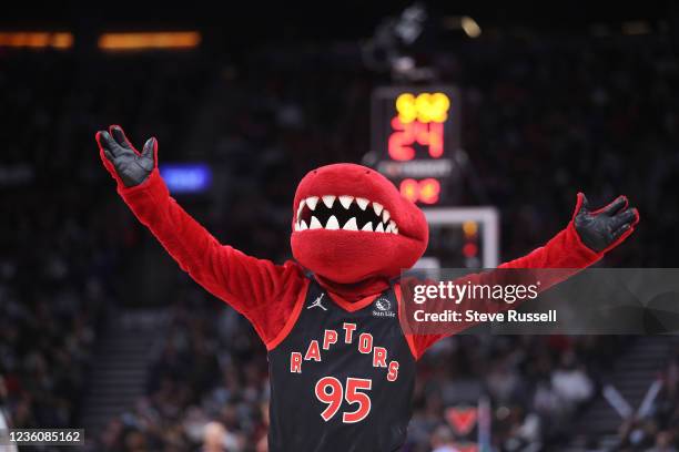 Toronto Raptor Mouse Toronto Raptor Mascot Photos and Premium High Res Pictures - Getty Images