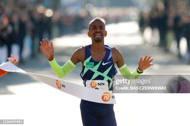 Somali-born Belgian Bashir Abdi celebrates as he wins the Men's Rotterdam Marathon on October 24, 2021. - The competition, which could not take place...