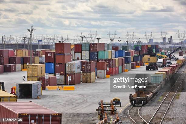 Container Loading Go Down Truck Godown Photos and Premium High Res Pictures - Getty Images