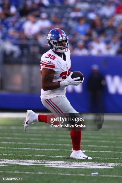 Elijhaa Penny of the New York Giants in action against the Los Angeles Rams at MetLife Stadium on October 17, 2021 in East Rutherford, New Jersey....