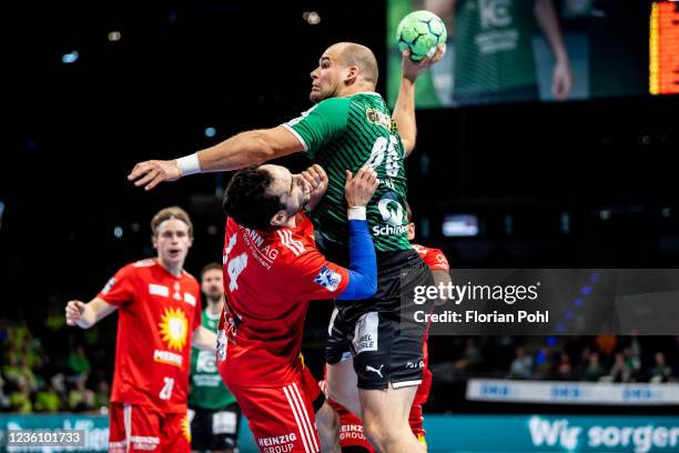 Peter Strosack of TuS N-Luebbecke and Paul Drux of Fuechse Berlin during the Handball-Bundesliga game between Fuechse Berlin and TuS N-Luebbecke at...