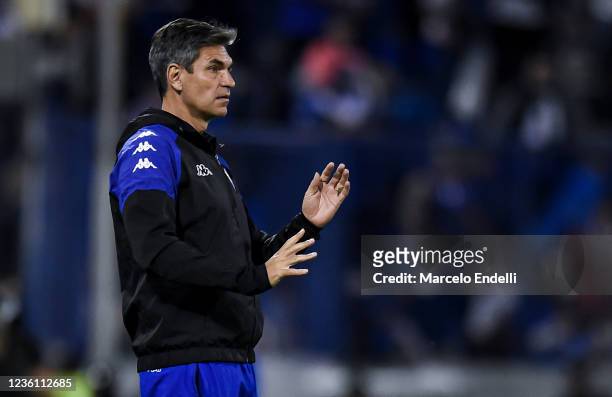 Mauricio Pellegrino coach of Velez Sarsfield gives instructions to his team players during a match between Velez Sarsfield and Boca Juniors as part...